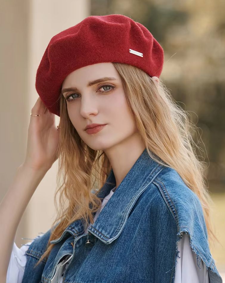 chapeau en laine rouge